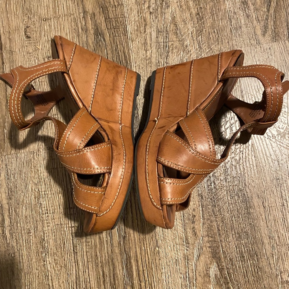 MIA Wedges - Picture 1 of 5